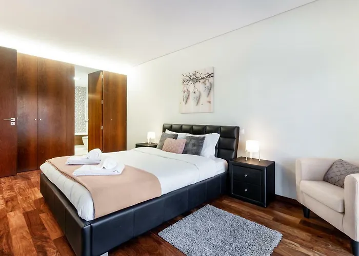 Pink Apartment - Spacious Apartment With Pool