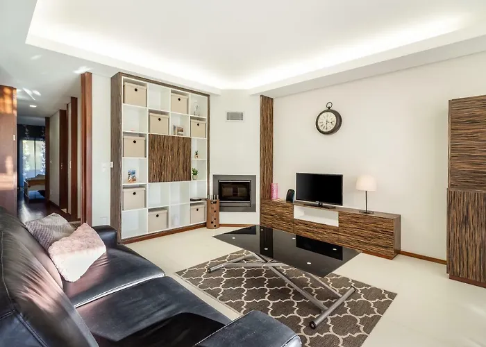 Pink Apartment - Spacious Apartment With Pool