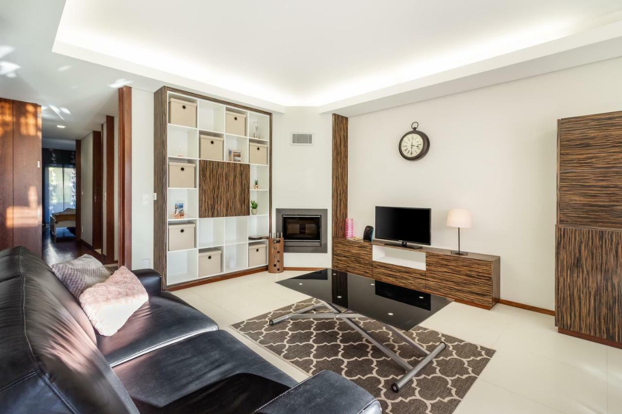Pink - Spacious With Pool *